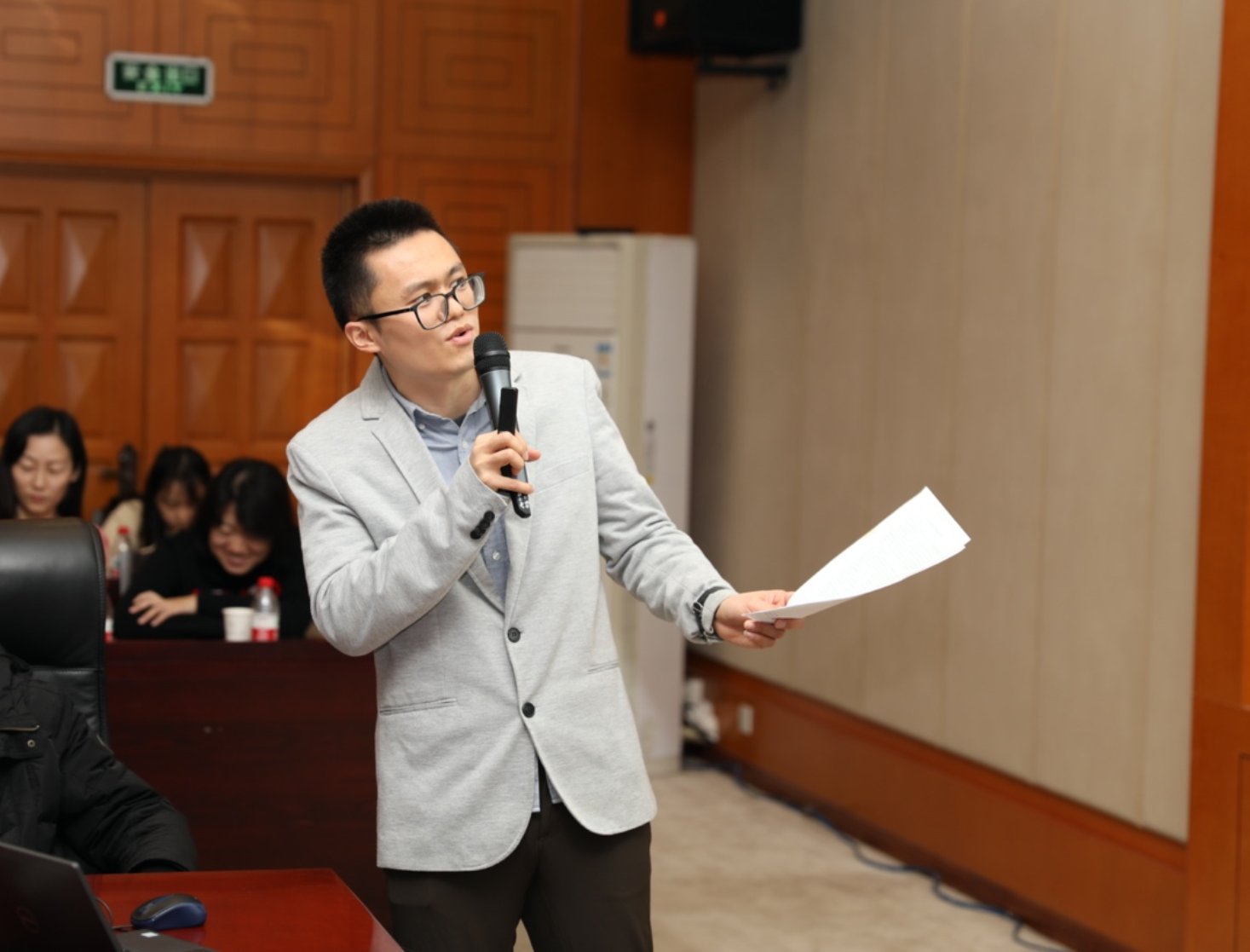 校滚球买球的app免费下载官方渠道书